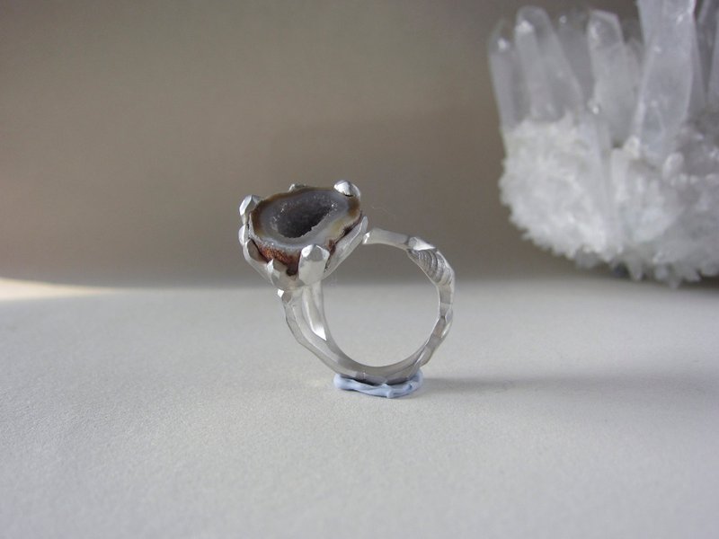 Fingertip cornucopia original design Silver inlaid with natural geode cornucopia open ring - แหวนทั่วไป - เงินแท้ สีเงิน