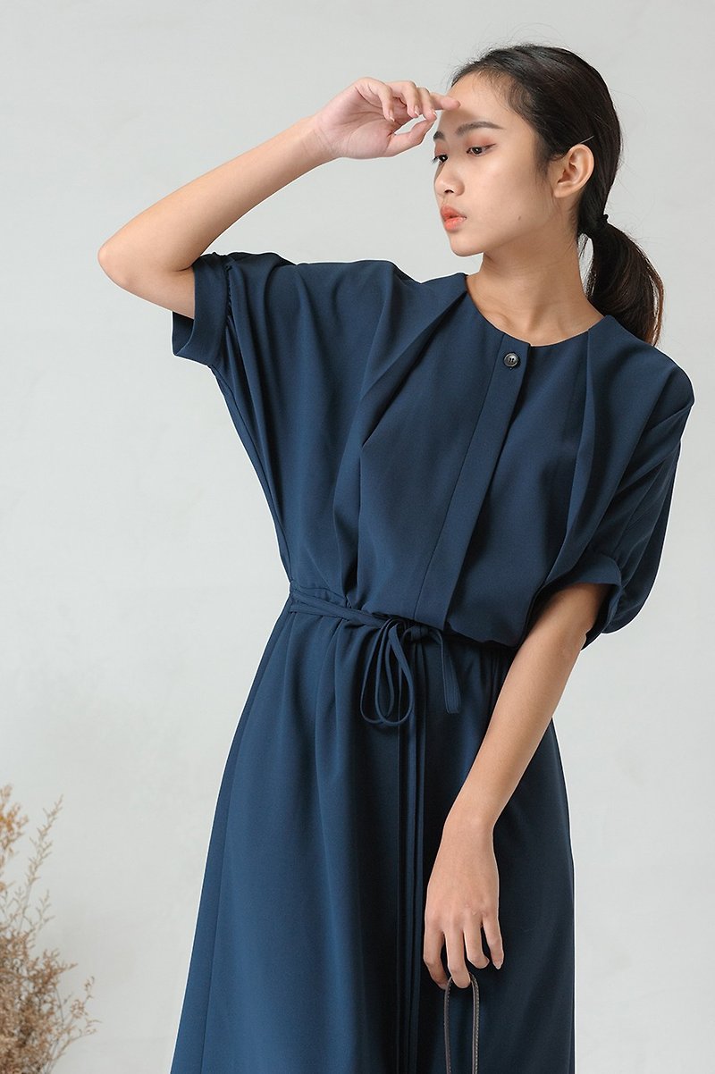 LANZONA シンプルでボリュームのある袖プリーツ結びミモレ丈ドレス - 1A25 - ワンピース - ポリエステル ブルー