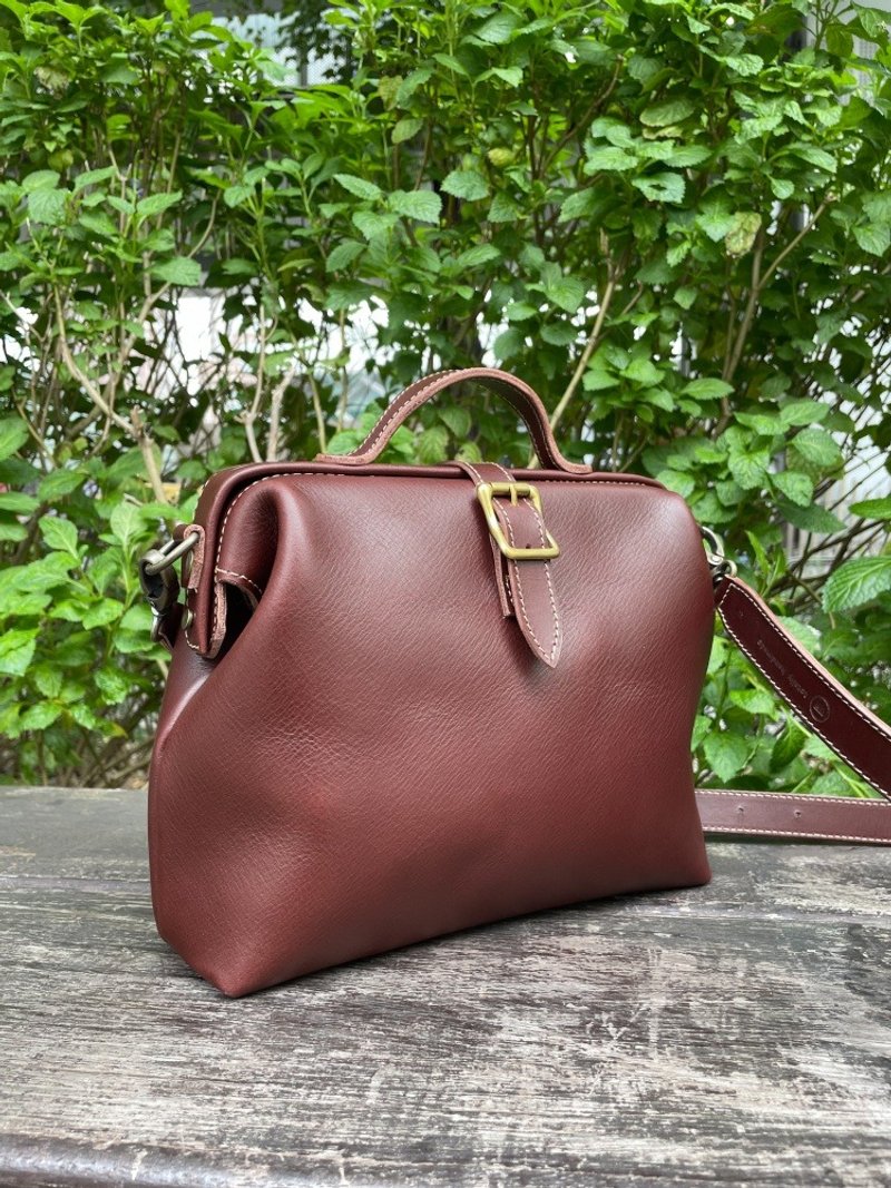 Portable Doctor Bag Crossbody Bag Color: Dark Burgundy - กระเป๋าเอกสาร - หนังแท้ สีแดง