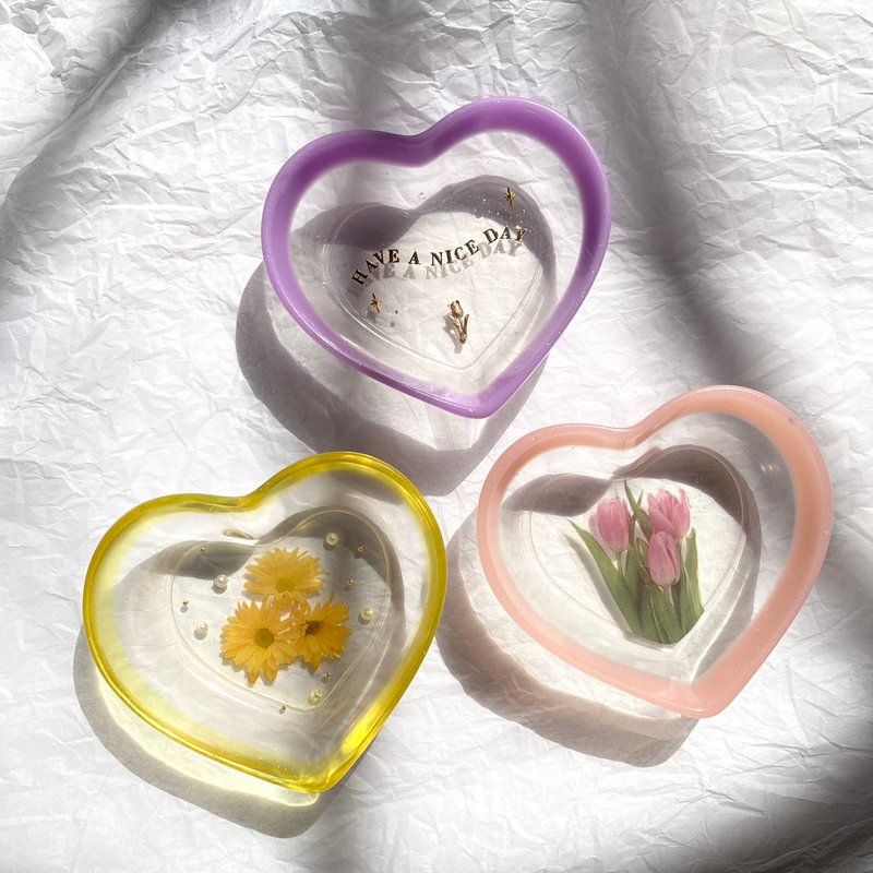 Epoxy resin love small dish jewelry set plate - ของวางตกแต่ง - เรซิน หลากหลายสี