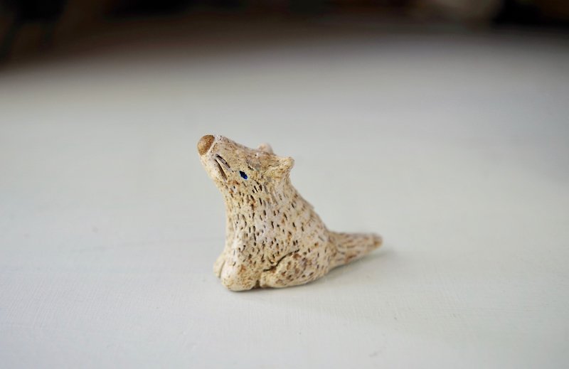 howling white wolf / small animal ornament - Items for Display - Pottery White