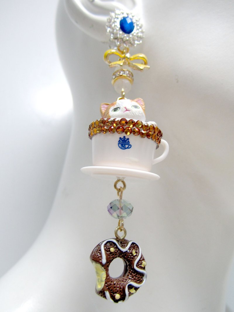 The LO TIMBEE**cat mug section**Single Offer French lady cat earrings teacup teatime SWAROVSKI crystal protein crystal shiny gorgeous little romantic dessert aristocracy - Earrings & Clip-ons - Paper White