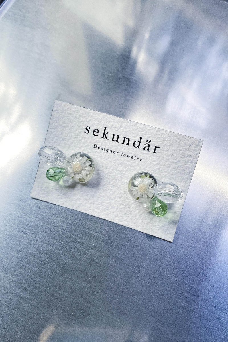 真花耳環Elfin Earrings - 耳環/耳夾/耳骨夾 - 植物．花 白色