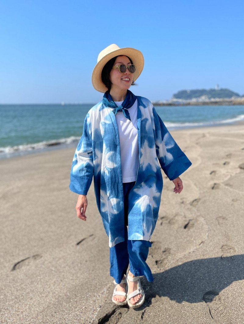 藍染 Aizome Coat 花模様のコート 板締めしぼり  リネンキャンバス使用 Linen Shibori Hand dyed - 女裝上衣 - 棉．麻 藍色