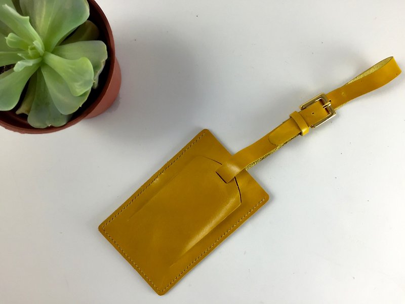 Small hand-stitched leather object tag - ที่ใส่บัตรคล้องคอ - กระดาษ สีเหลือง