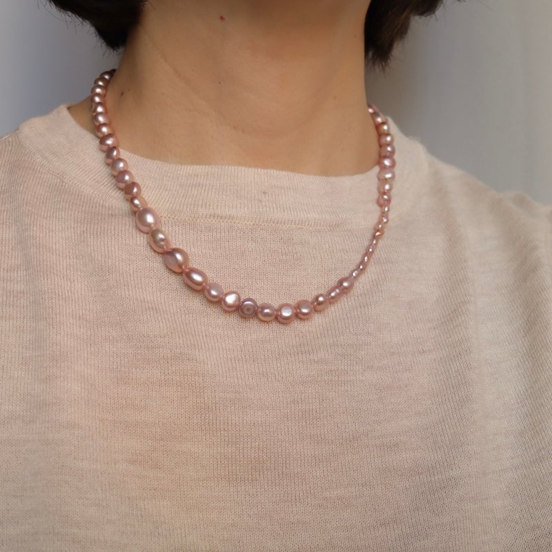 Leisurely Picking Up the Path - Pink and Purple Pearl Necklace, Natural Freshwater Pearls, Baroque Pearls, Various Angle Matches - Necklaces - Pearl 