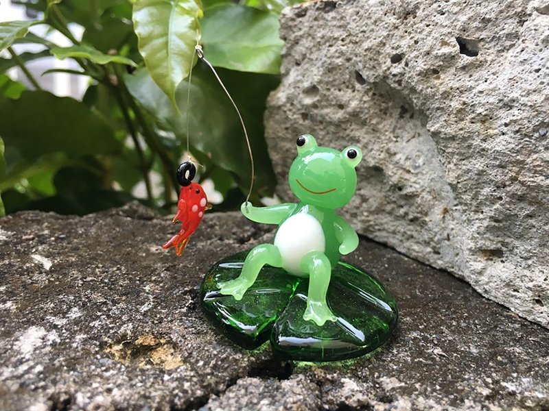 可愛青蛙釣魚 手工玻璃 - 擺飾/家飾品 - 玻璃 