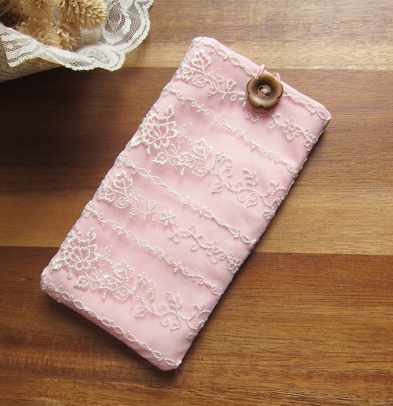 Embroidered  Lace Cell phone pouch - อื่นๆ - ไฟเบอร์อื่นๆ สึชมพู