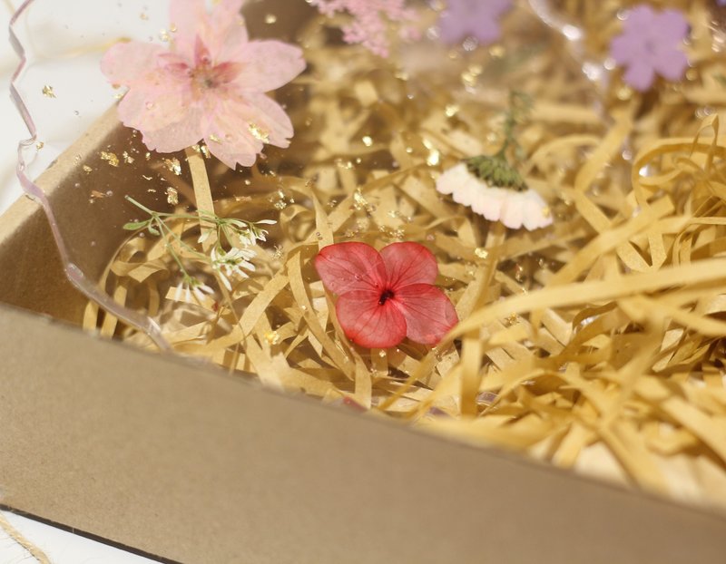 Dried flower cold water coasters 4 pieces + handwritten message card - ของวางตกแต่ง - เรซิน 