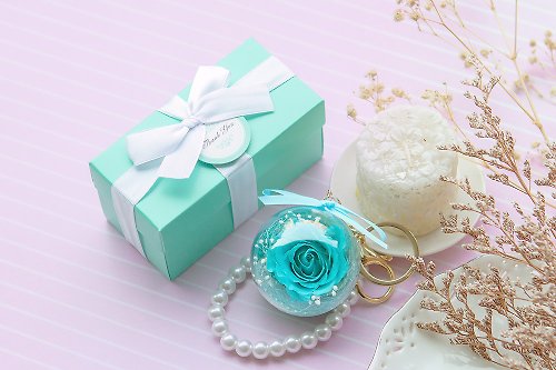 幸福朵朵 婚禮小物 花束禮物 Double Love Tiffany盒裝 玫瑰永生花鑰匙圈珍珠掛飾(5色可挑)
