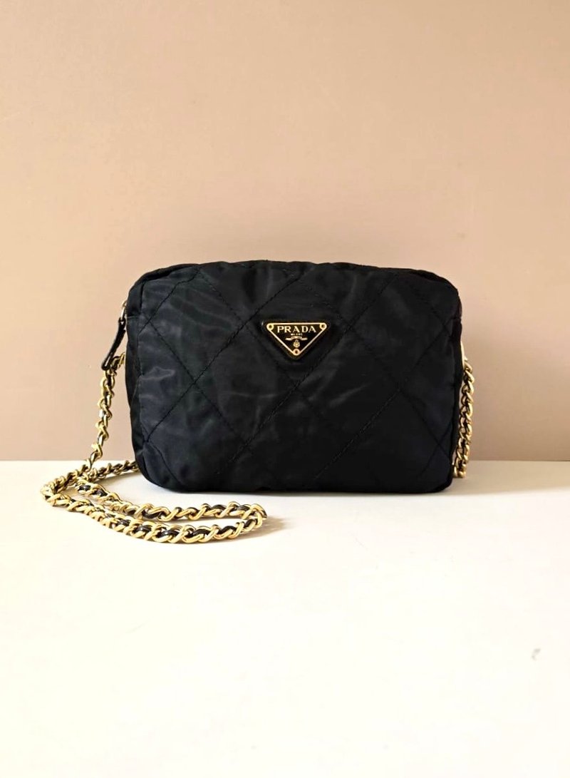Limited Edition Vintage Bag: Rare Prada Black Nylon Shoulder Bag / Crossbody Bag - Pre-owned - กระเป๋าแมสเซนเจอร์ - ไนลอน สีดำ