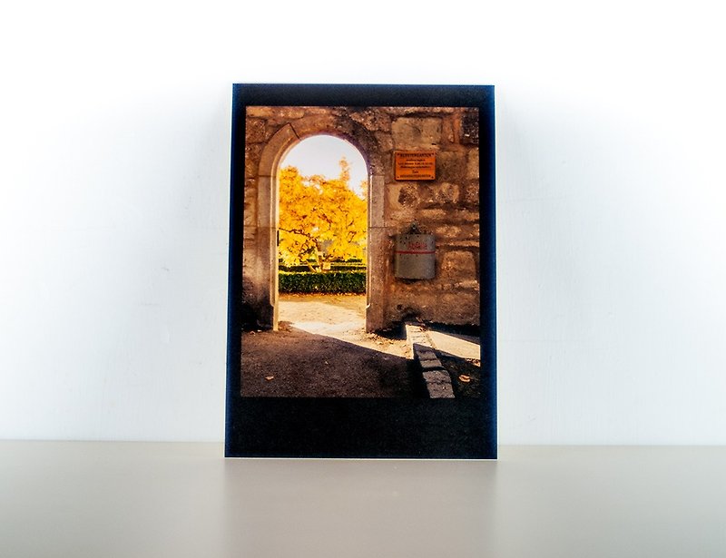 攝影明信片 | 通往花園的石造拱門-陶伯河畔的羅騰堡-德國 - 卡片/明信片 - 紙 橘色