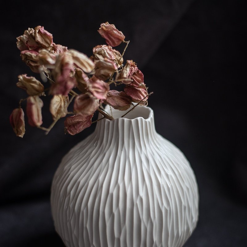 切り絵の花瓶に霧の本来の姿 - 手作りの花器 - 花瓶・植木鉢 - 磁器 ホワイト