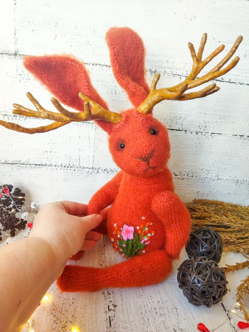 Jackalope stuffed animal toy. Soft rabbit figurine with horns. Doll Jackrabbit - ตุ๊กตา - วัสดุอื่นๆ สีส้ม