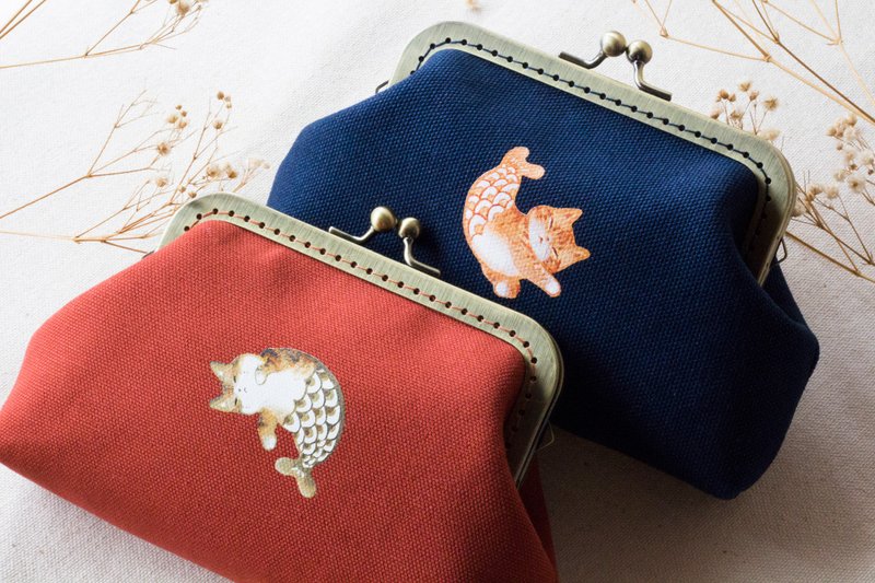 [Customized gift] Sleeping cat Yukou gold bag/cosmetic bag/wallet_hand drawn - Wallets - Other Materials Multicolor