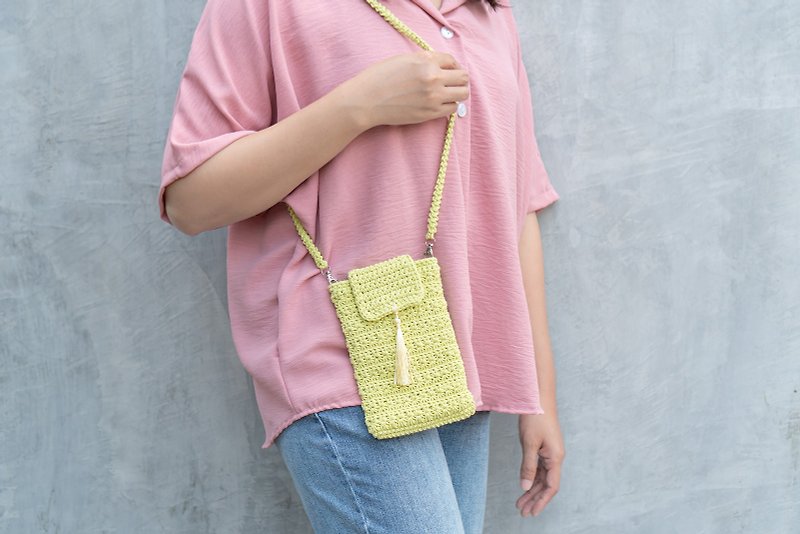 A crochet bag, for a telephone and cards. - 銀包 - 其他材質 