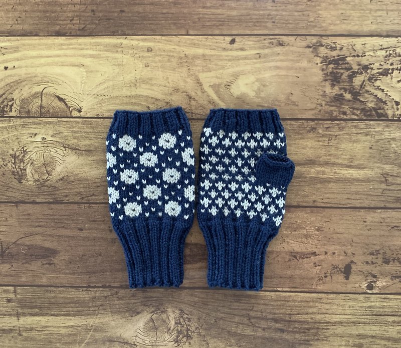 北欧伝統柄のハンドウォーマー　ネイビー×グレー - 手套/手襪 - 羊毛 藍色