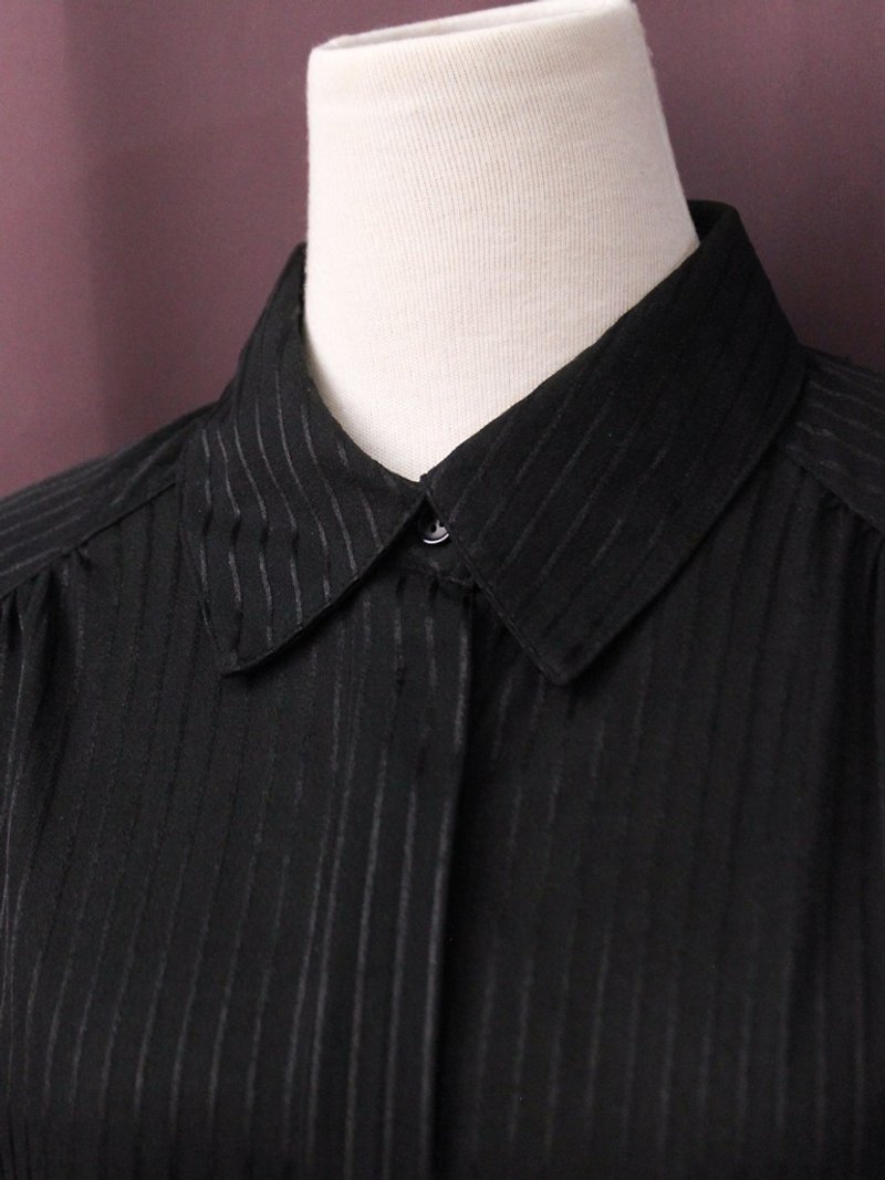 復古歐洲簡約條紋黑色厚素色寬鬆長袖古著襯衫 Vintage Blouse - 女襯衫 - 聚酯纖維 黑色