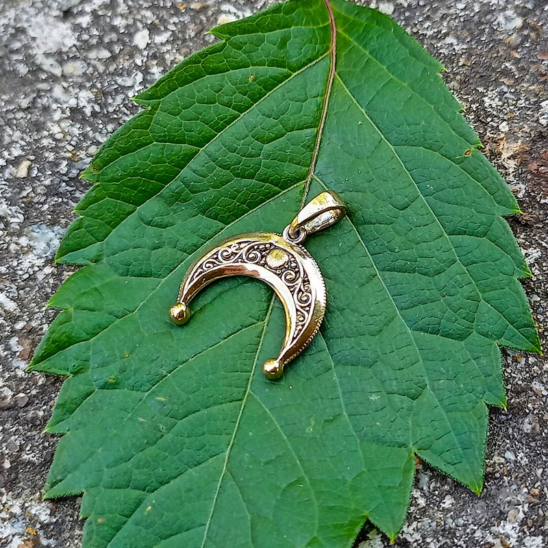 Small Lunula bronze jewellery,half moon bronze necklace pendant,ukraine women's - 項鍊 - 銅/黃銅 金色