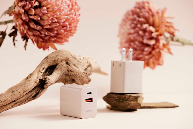 【iWALK】 Cube Quick Charge Charging Head-【Ceylon Milk】 - Phone Accessories - Other Materials Khaki