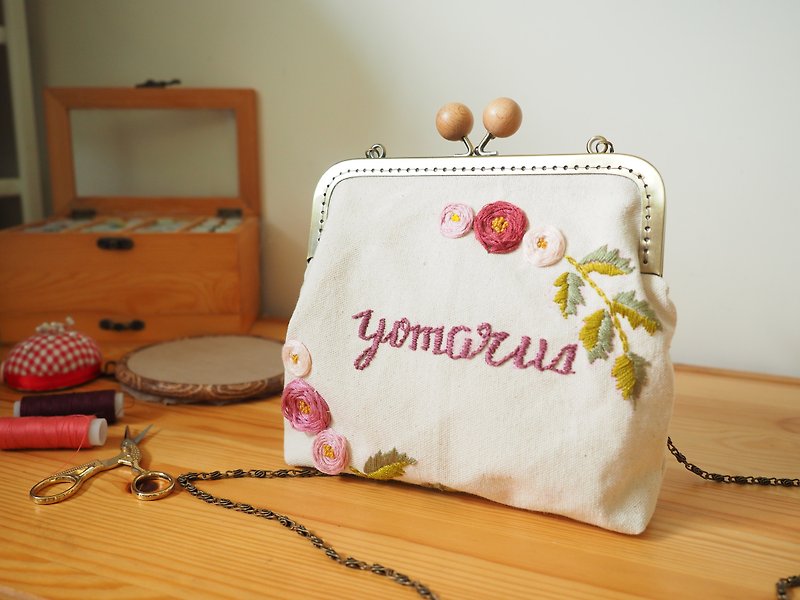 Handmade embroidery bag - Handbags & Totes - Cotton & Hemp Multicolor