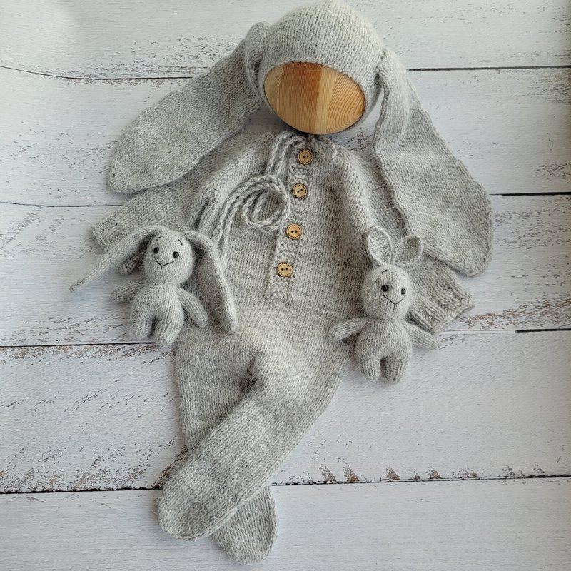 Grey Newborn bunny bonnet. Animal cap. Hat with bunny ear. Easter props. - 嬰兒手鍊/飾品 - 羊毛 灰色