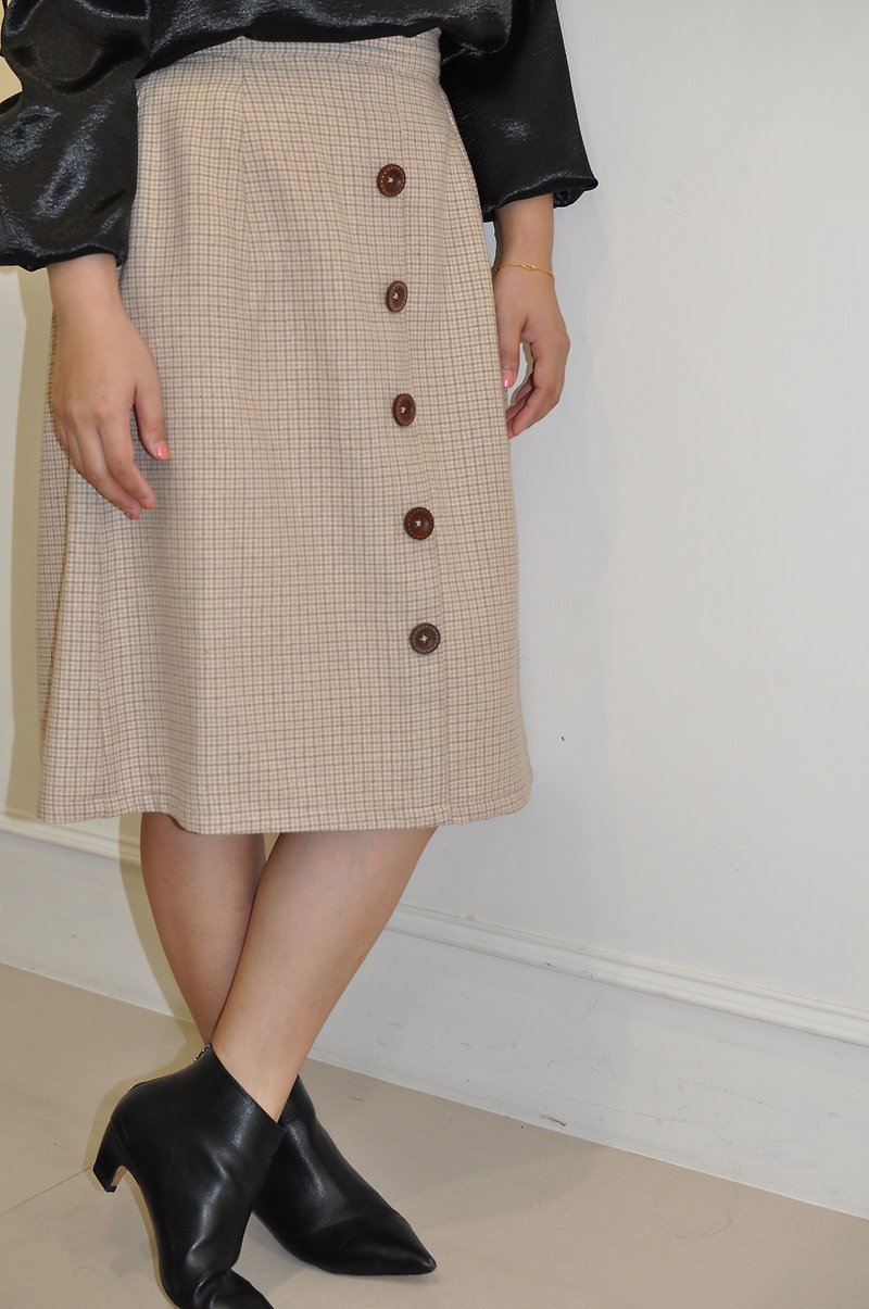 Flat 135 X Taiwan designer beige fine check wool fabric French big round skirt with Japanese buttons and pockets. The waist is elastic and comfortable, and the interior is fresh and elegant. Party wear and wedding wear. - กระโปรง - ขนแกะ สีทอง