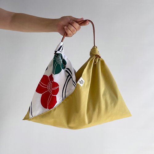kawamura-sewing 【1点もの】２色づかいのあずま袋 かがり縫い -浴衣地 白地に赤と緑の椿模様 & 新毛斯 辛子色