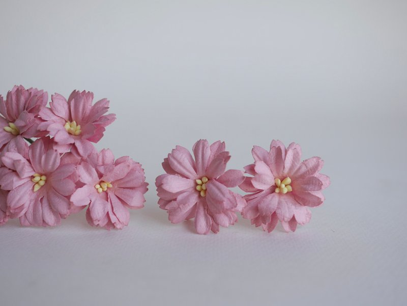 Paper Flower, 25 pieces DIY small daisy flower size 4.5 cm., rogue pink color - 其他 - 紙 粉紅色
