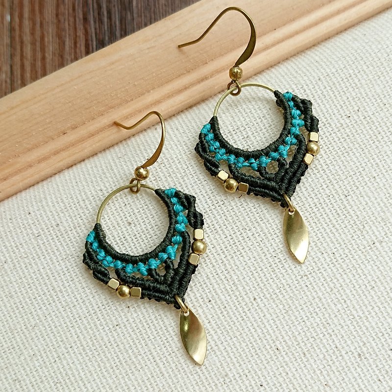 Misssheep A113 - macrame jewelry earrings with brass beads - ต่างหู - วัสดุอื่นๆ สีเขียว