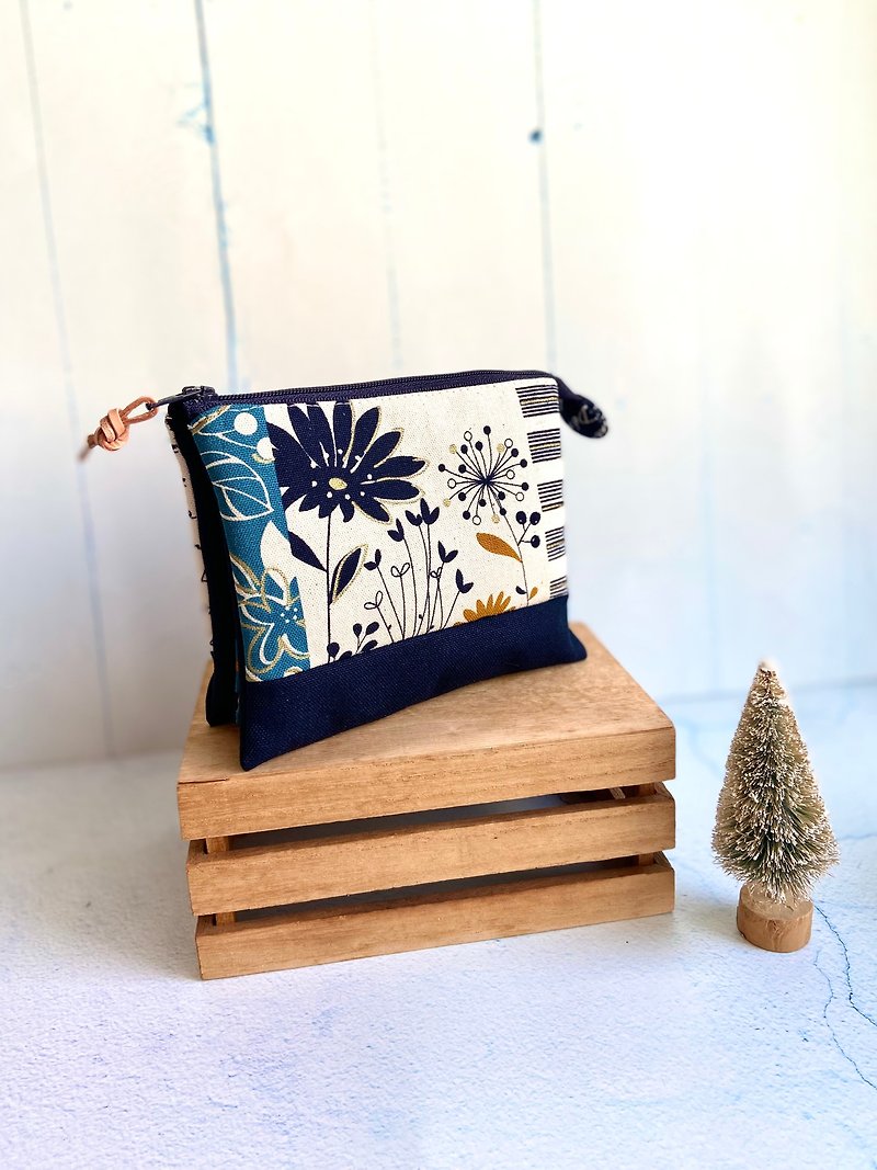 Blue flower five-layer bag is the best Mother’s Day gift for yourself and your mother - กระเป๋าใส่เหรียญ - ผ้าฝ้าย/ผ้าลินิน สีน้ำเงิน