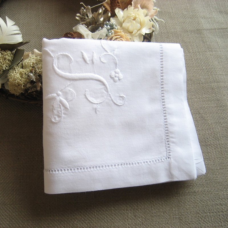 Hand embroidery initials handkerchief　S - Handkerchiefs & Pocket Squares - Cotton & Hemp White