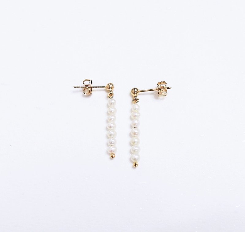 Natural freshwater pearl straight string 14k gf earrings Valentine's Day gift minimalist Japanese luster - ต่างหู - เครื่องเพชรพลอย ขาว