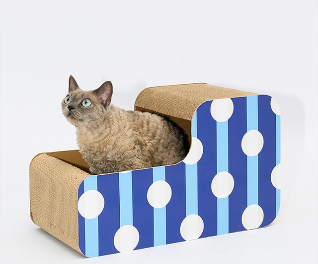 Cat scratching 2025 cardboard block