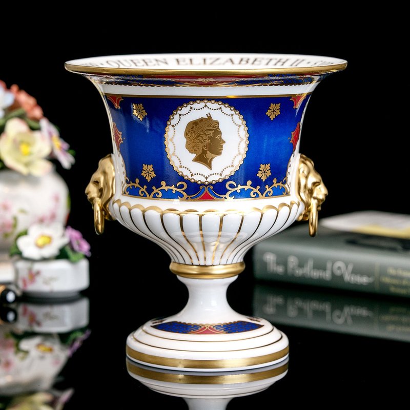 【皇家榮耀】Royal Worcester 2013女王加冕60週年金獅限量寶瓶 - 花瓶/花器 - 瓷 