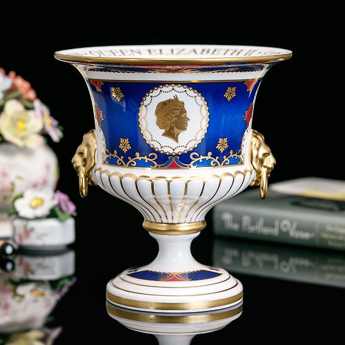 擎上閣裝飾藝術 限量250英國製Royal Worcester女王2013 24k燦金金獅玄關骨瓷花瓶