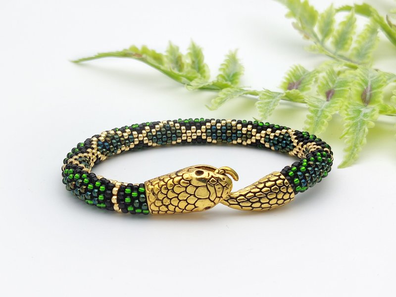 Green snake bracelet, Beaded bracelet for women, Ouroboros, Serpent bracelet - Bracelets - Glass Green