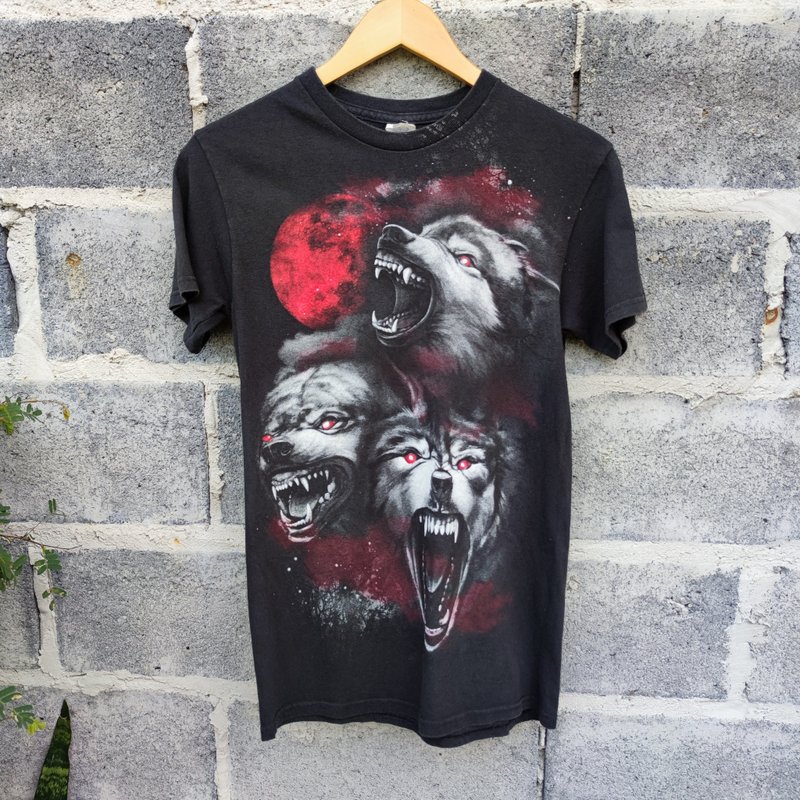 Vintage Y2K Wolves Blood Moon Graphic T-Shirt - 男 T 恤 - 棉．麻 黑色