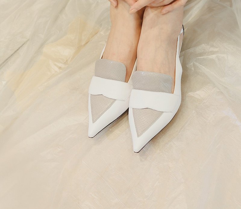 [Clear goods SALE] Leather shoes shape heel cut low heel sandals white - High Heels - Genuine Leather White