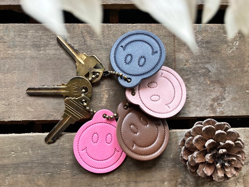 #Finished product manufacturing SMILE FACE key ring smiley face key chain leather DIY handmade smile - Keychains - Genuine Leather Brown