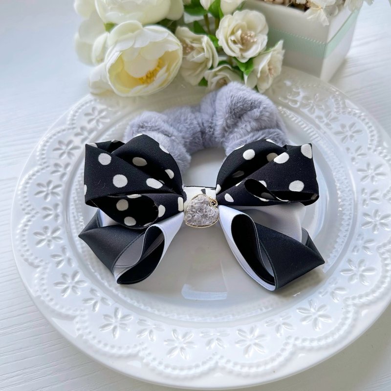 Exclusive adult cute dotted color matching bow plush hair tie scrunchie- black background with white dots - เครื่องประดับผม - วัสดุอื่นๆ สีดำ