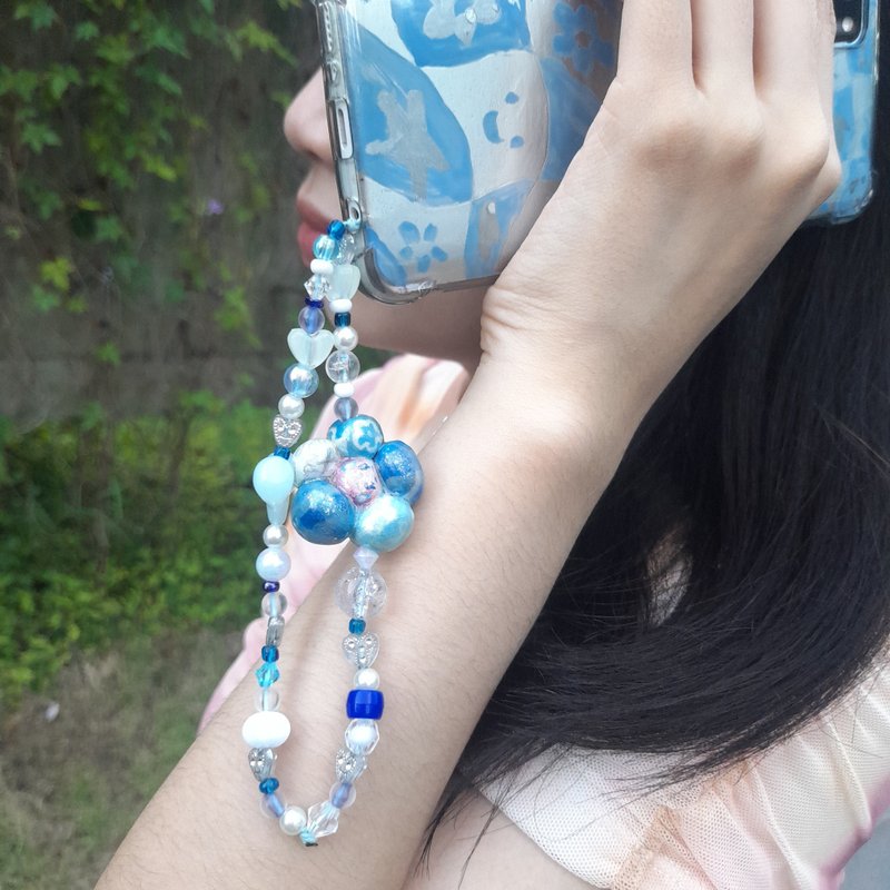 Crying Flower Handmade Mobile Phone Strap - เชือก/สายคล้อง - ดินเหนียว สีน้ำเงิน