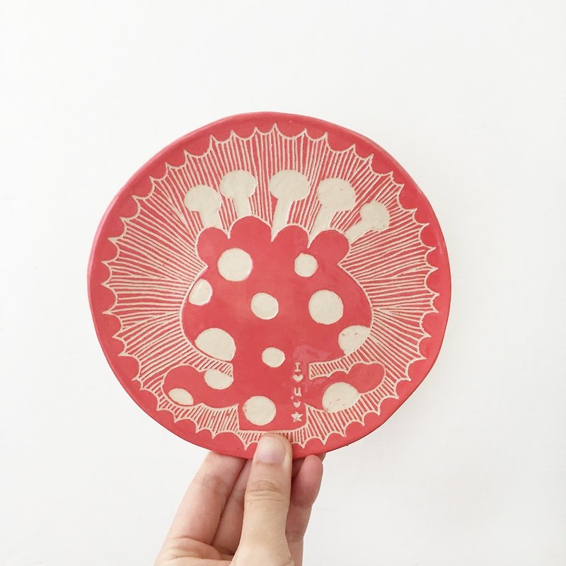 [Hand-painted by Xiaomaru Forest] red/plant/flower/hand-painted/cake plate/flat plate/ - Small Plates & Saucers - Pottery Red