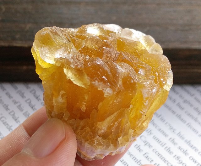 天然水晶の原石 1pc ナチュラルラフイエロー蛍石生水晶石クォーツ蛍石装飾