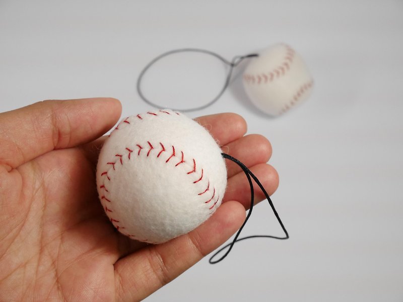 Realistic baseball charm - ที่ห้อยกุญแจ - เส้นใยสังเคราะห์ ขาว