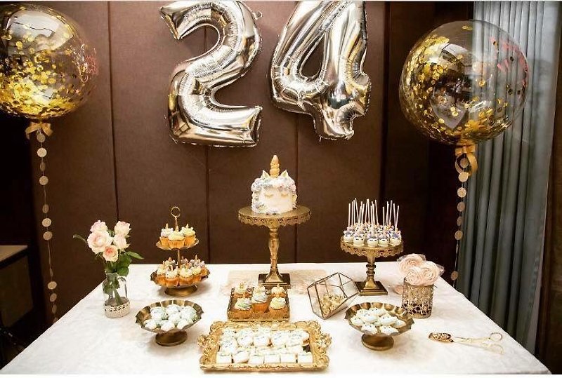 [ユニコーン]誕生日パーティーのデザートが配置され❥❥ - ケーキ・デザート - 食材 ゴールド