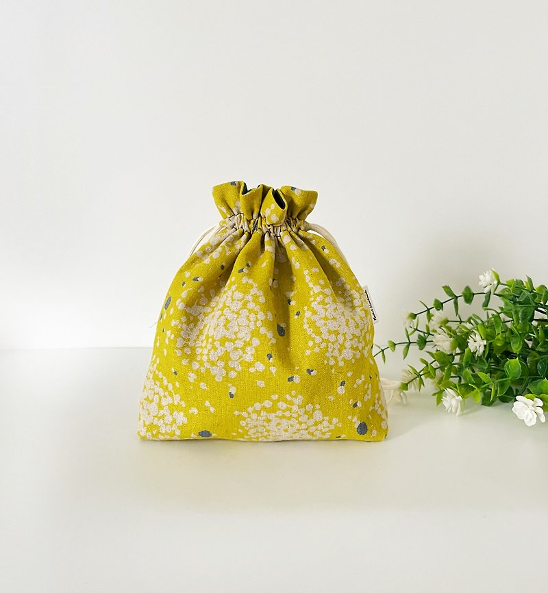 Drawstring bag/storage bag-white hydrangea style - กระเป๋าหูรูด - ผ้าฝ้าย/ผ้าลินิน 