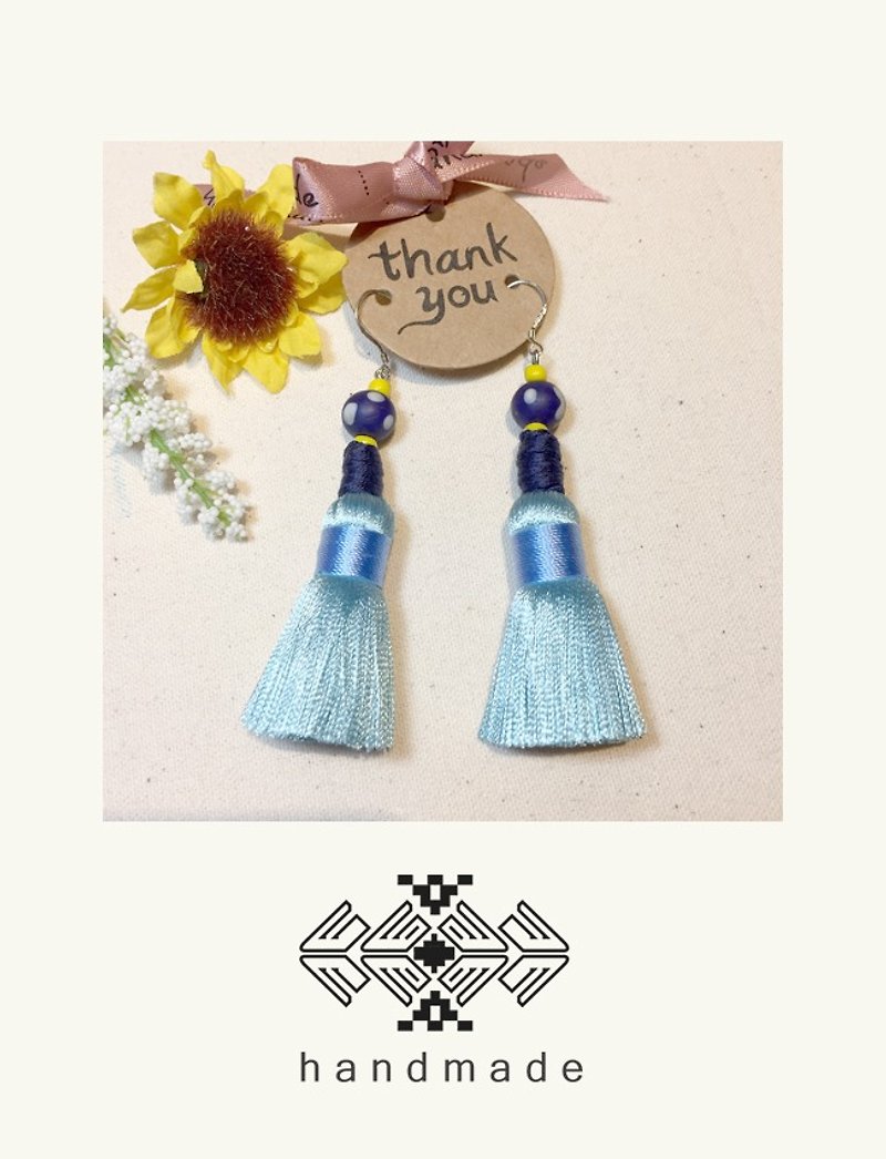 手工獨家尼泊爾貿易珠流蘇耳環 Vintage Nepal trade beads /silk tassel earrings - 手鍊/手環 - 聚酯纖維 藍色