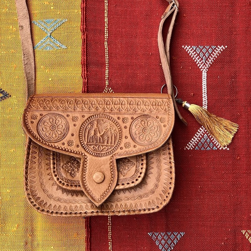 Moroccan handmade muddy honey camel bag - กระเป๋าแมสเซนเจอร์ - หนังแท้ สีนำ้ตาล