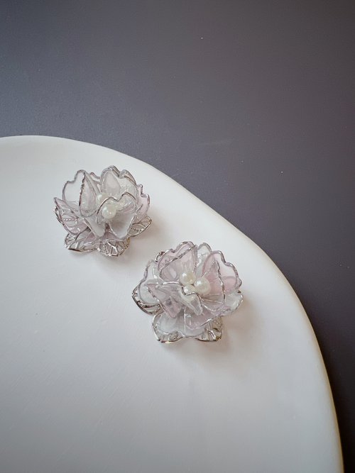 Either Side Store 櫻若 櫻花花瓣貼耳樹脂耳環